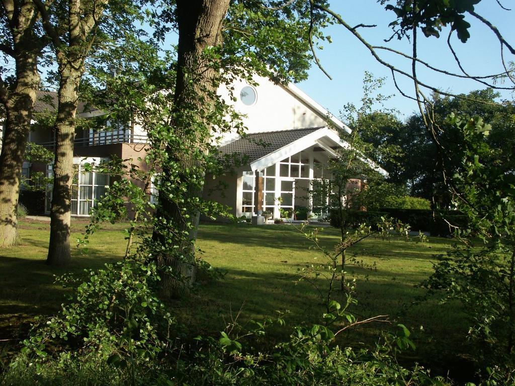 Landhotel De Ijsvogel Sint Nicolaasga Exterior foto